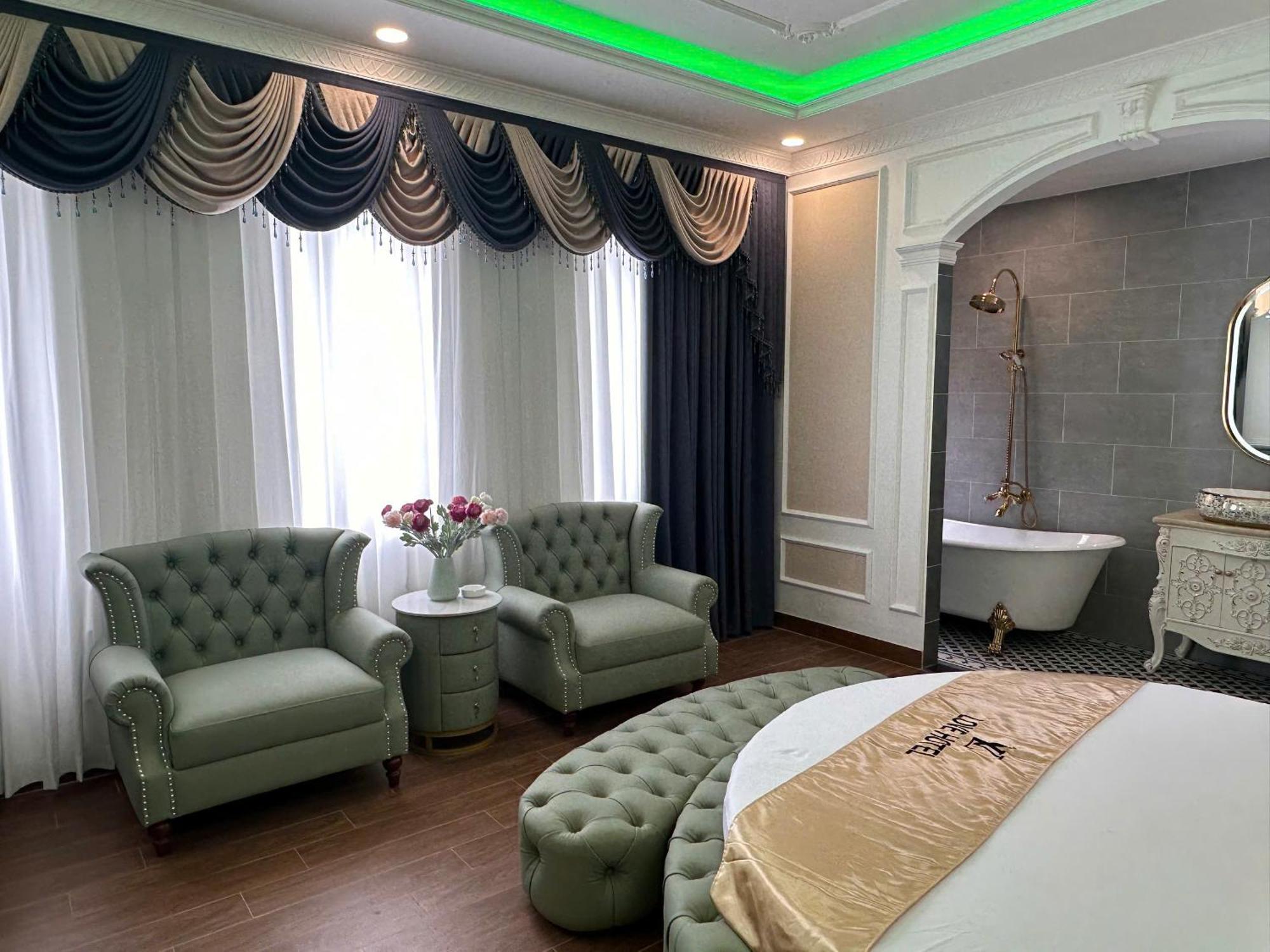 To Ky Khách sạn